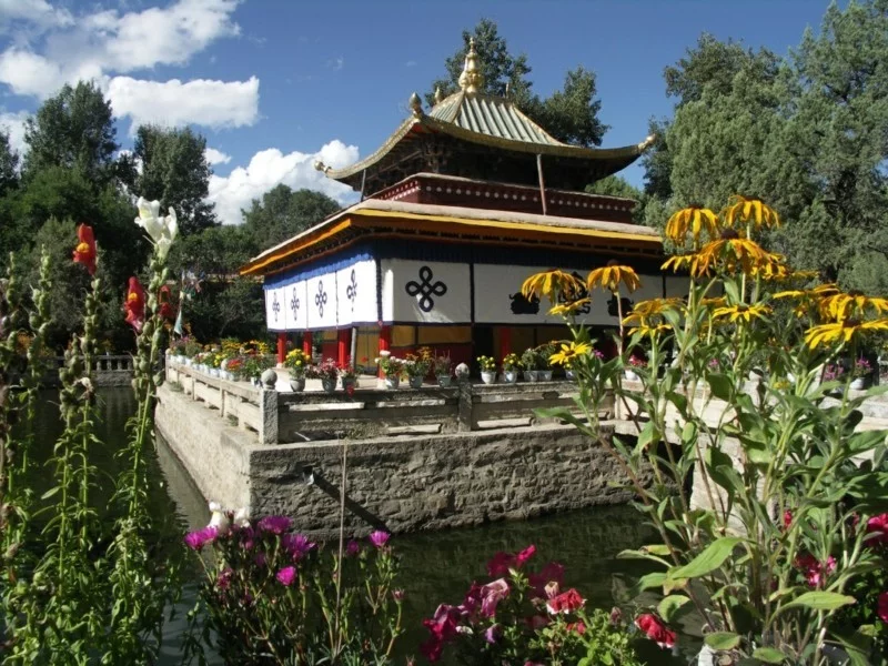 nach Tibet reisen Norbulingka Tempel