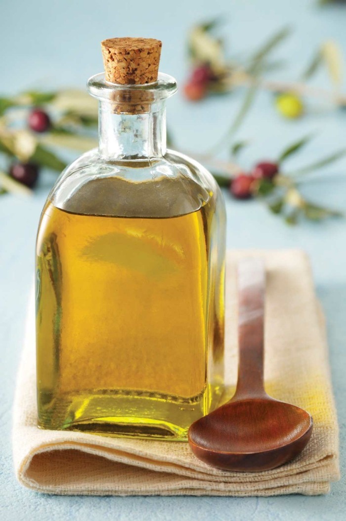 olivenöl gesund lebe gesund titel oliven holzlöffel