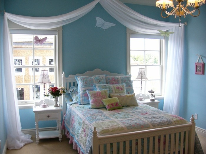 schlafzimmer deko ideen hellblaue wände mädchenzimmer gestalten schmetterlinge