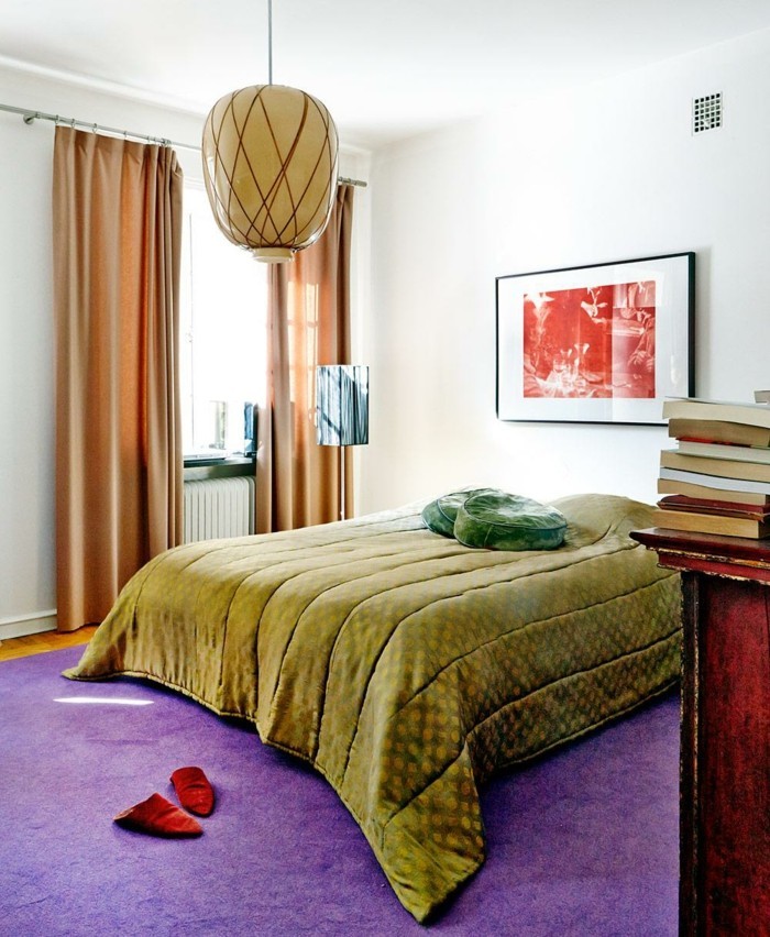 teppich kaufen schlafzimmer gestalten lila grüne bettwäsche beige gardinen