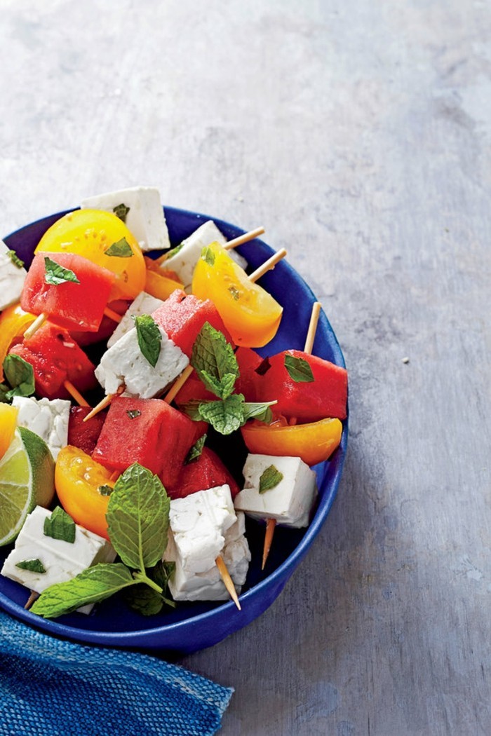 tomaten gesund frischer salat fetkäse wassermelone minzblätter