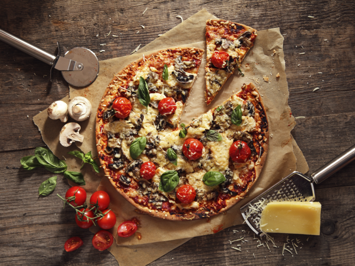 tomaten gesund pizza basilikum pilze käse