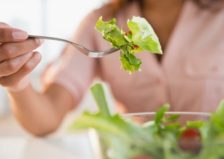 vegetarisches Essen frischer Salat gesunde Ernährung