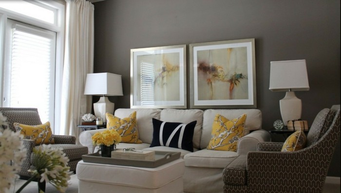 wandbilder wohnzimmer graue wand gelbe akzente blumen