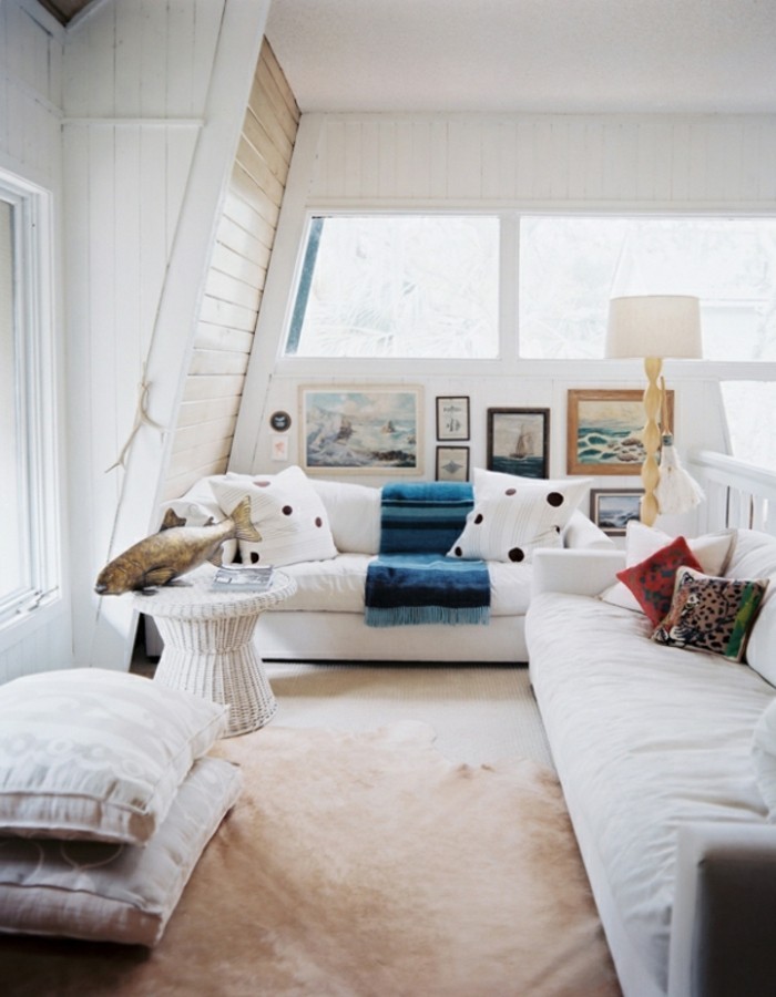 wandbilder wohnzimmer weiße möbel teppichboden beige