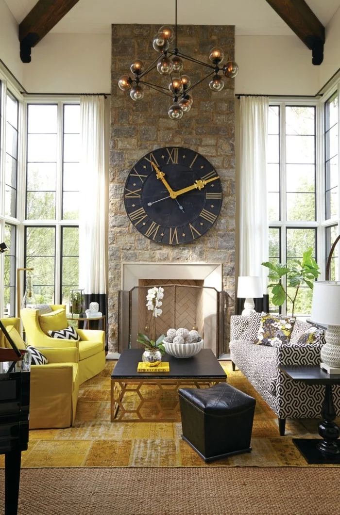 wanduhr vintage wohnzimmer kamin gelbe sessel