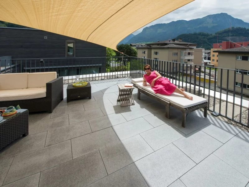 gestaltungsideen-zum-leben-mit-naturstein-terrassengestaltung