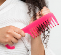 Haare mit natürlichen Locken pflegen – einige nützliche Tipps