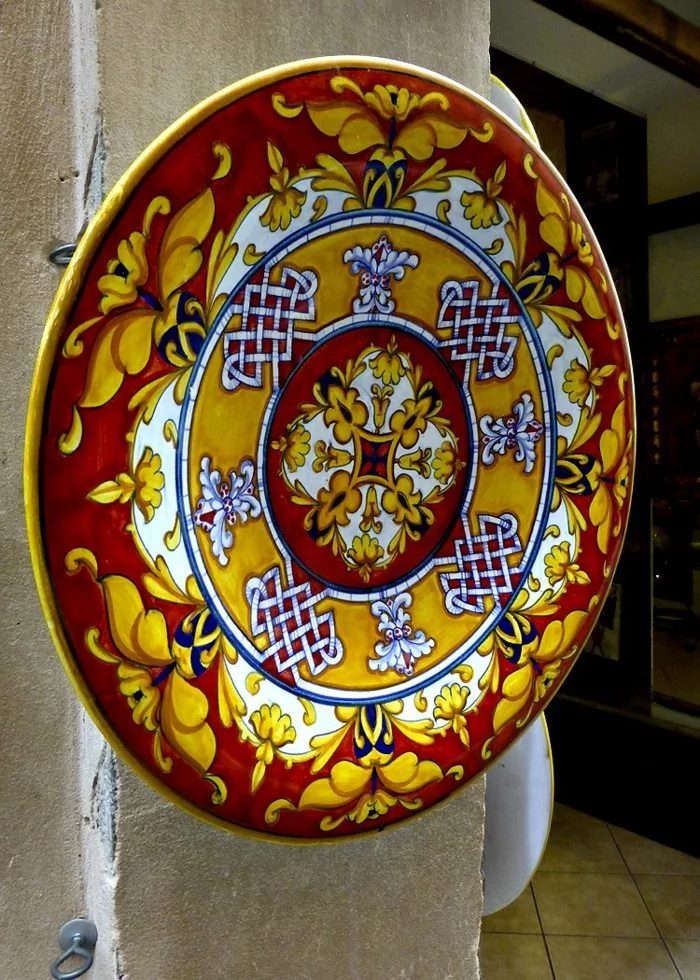 majolika keramik italien exponat hangemacht muster traditional geschirr modern