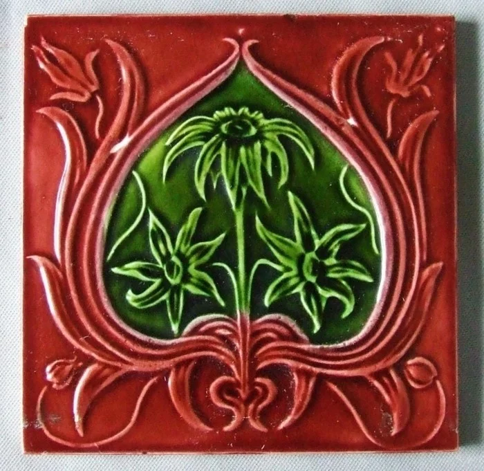 majolika keramik italien exponat hangemacht muster traditional rot grun