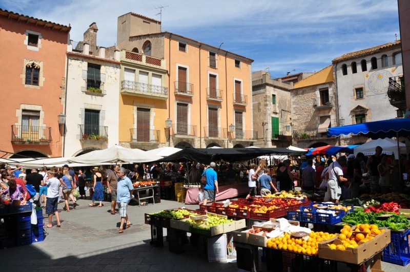 Wochenmarkt und Aktiendepot Spain Catalonia Torroella de Montgrí