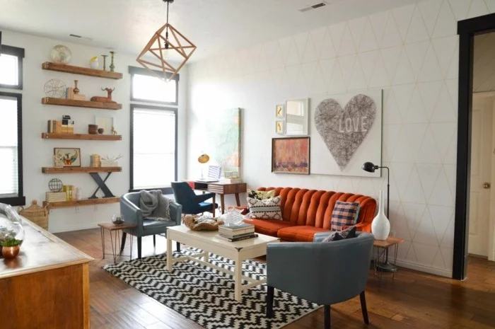 einrichtungsideen vintage wohnzimmer wandregale oranges sofa
