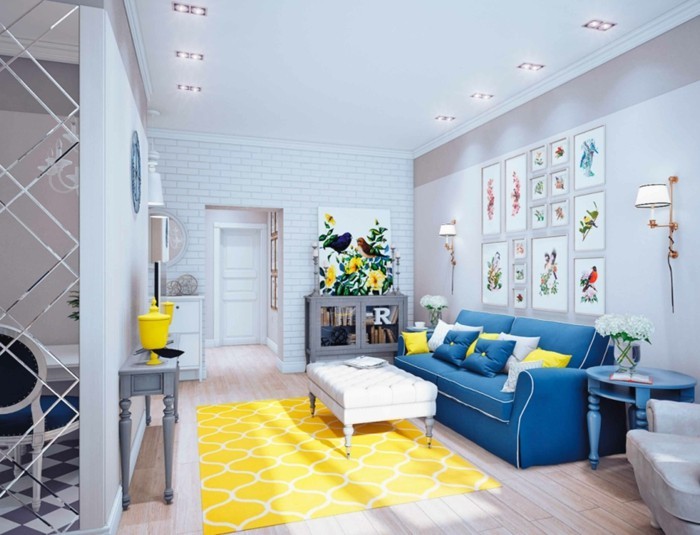 inneneinrichtung ideen blaues sofa gelber teppich helle wände