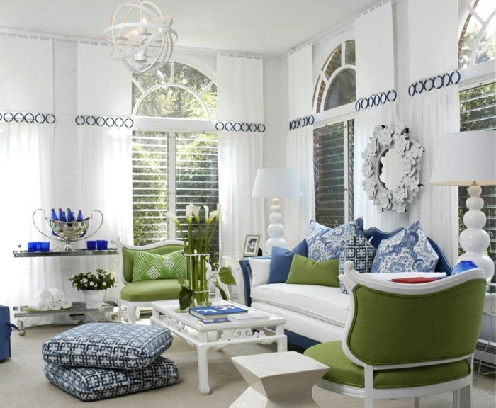 inneneinrichtung wohnideen wohnzimmer umweltstil grüne dekokissen blaue akzente