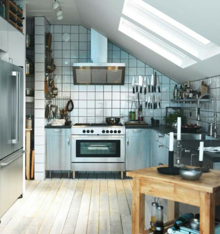 Dachgeschosswohnung kücheneinrichtung mansarde dachschräge deko ideen küche4