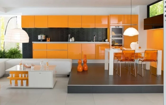 küchengestaltung küchenschränke in orange und schöne farbkontraste