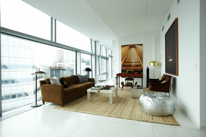sitzsack wohnzimmer einrichten ideen sisalteppich braunes sofa helle wände