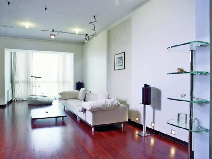 sitzsack wohnzimmer weiße möbel helle wände luftige gardinen