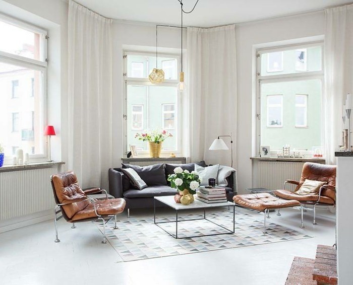 skandinavisch wohnen wohnzimmer ideen geometrischer teppich ledermobel pflanzen