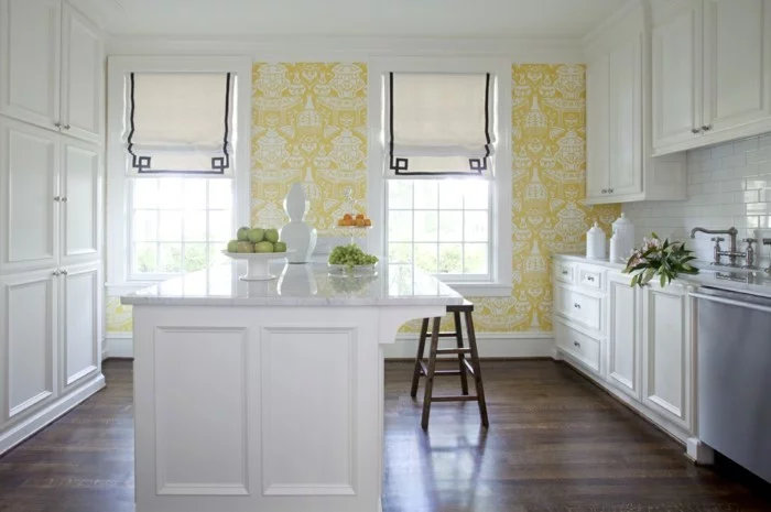 Ideen für Wandgestaltung in der Küche mit gelben Wandtapeten