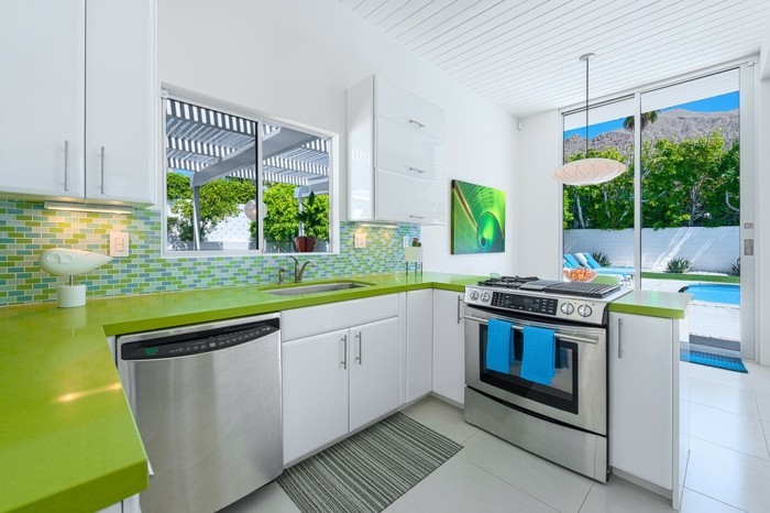 wohnung einrichten ideen wohnideen küche grüne arbeitsflache mosaikfliesen