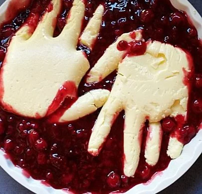 halloween-ideen-eingefrorene-pudding-hand-speiseeis