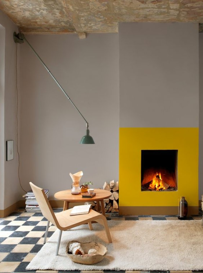 wohnzimmer kamin design stauraum brennholz wandfarbe