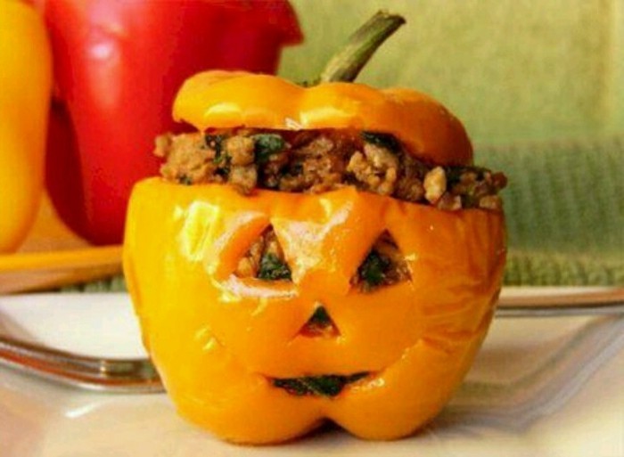 halloween ideen paprika monster lustig essen zubereiten