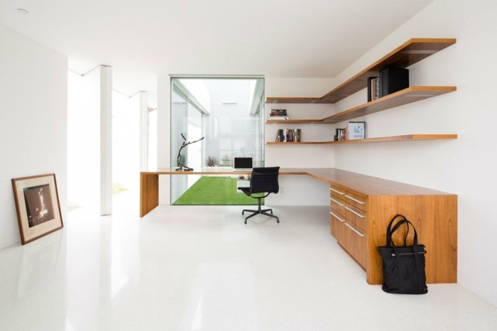 home office einrichten minimalistisch weißer boden offene wandregale