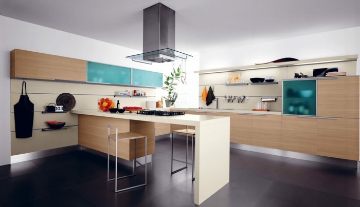 küchengestaltung minimalistischer stil helles holz cremeweis glasfronten kuchenmobel