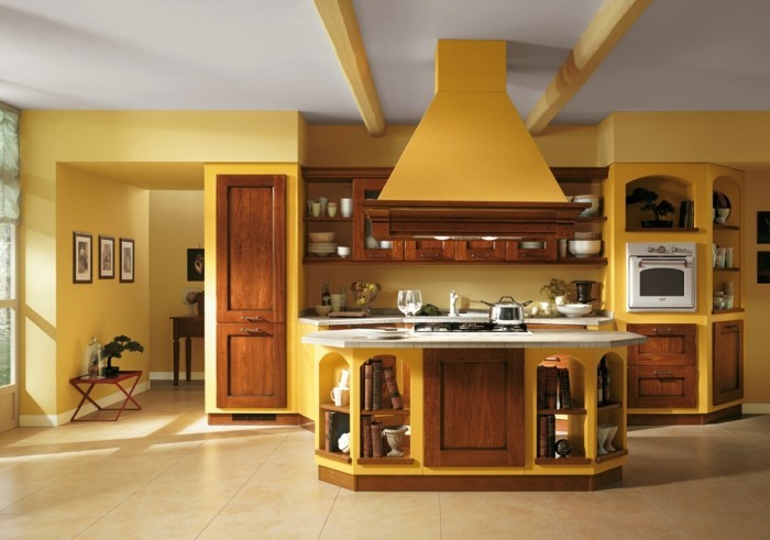 küchengestaltung rustikale kuchen italienisches design gelbe wande naturholz kuchenfronten