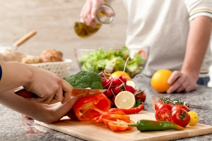 lebe gesund salat zubereiten olivenöl gesundheit
