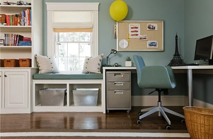 moderne inneneinrichtung home office grüne wandfarbe pinnwand aufbewahrungskorb