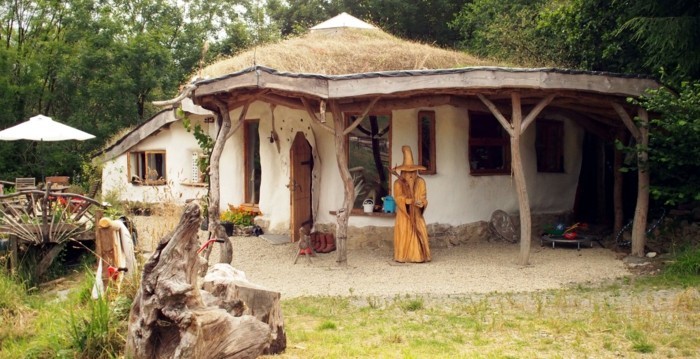 ökohaus lehmhaus hobbit haus nachhaltiges bauen