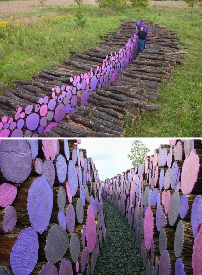 holzskulpturen machen farbe lila wand holzbloecke