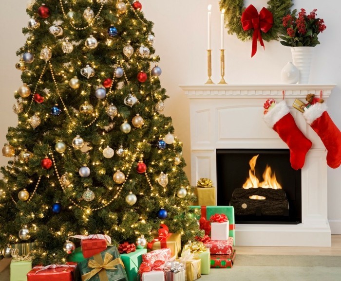 inneneinrichtung wohnzimmer weihnachten weihnachtsbaum geschenke familie feste gemuetlich