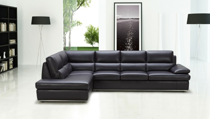moderne sofas schwarz weisser bodenbelag regalsystem
