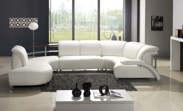 moderne sofas weisses sofa graue waende bodenfliesen