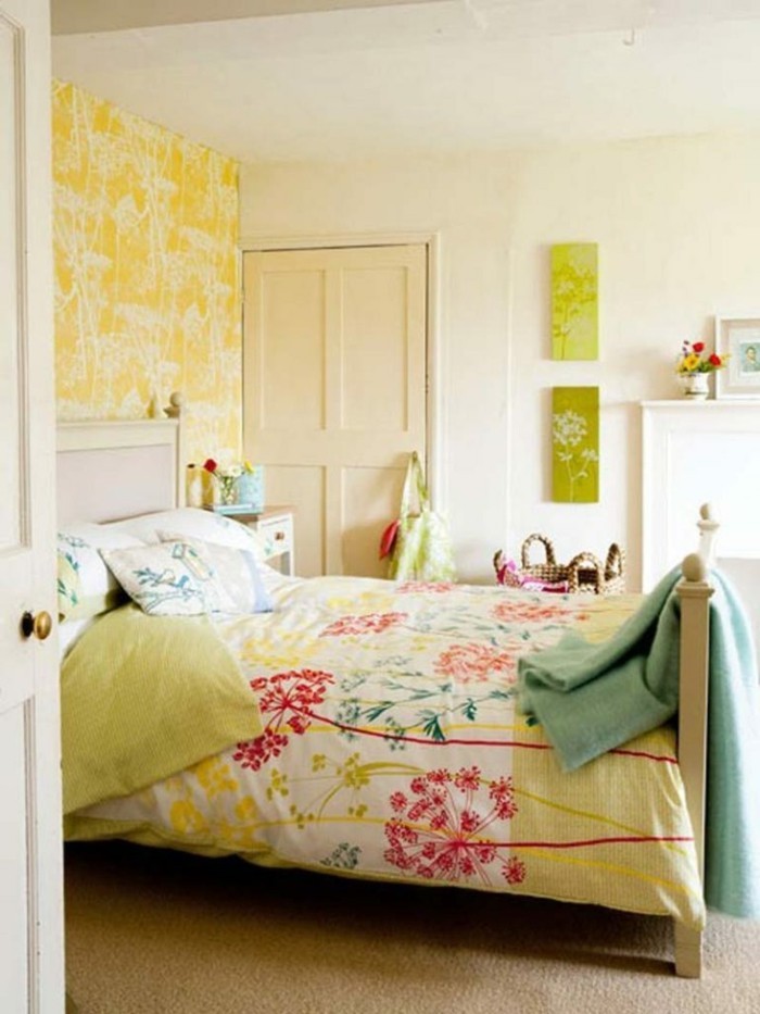 wohnideen schlafzimmer gelbe akzente florale muster