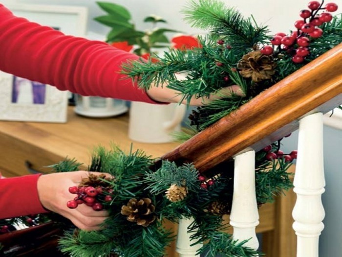 deko ideen weihnachten berghuette farben laterne tischdeko treppe