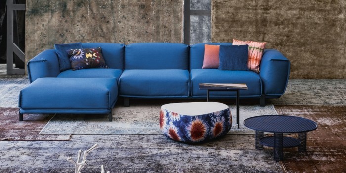 design moebel sofa blau beistelltische perserteppich moroso