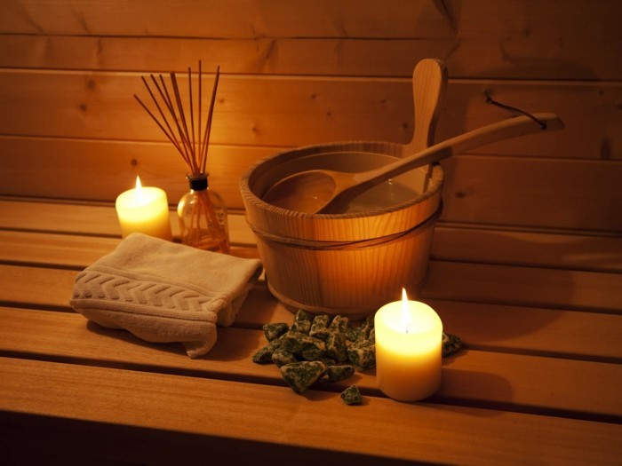 heimsauna saunieren saunakübel handtuch aromastäbchen wellness spa