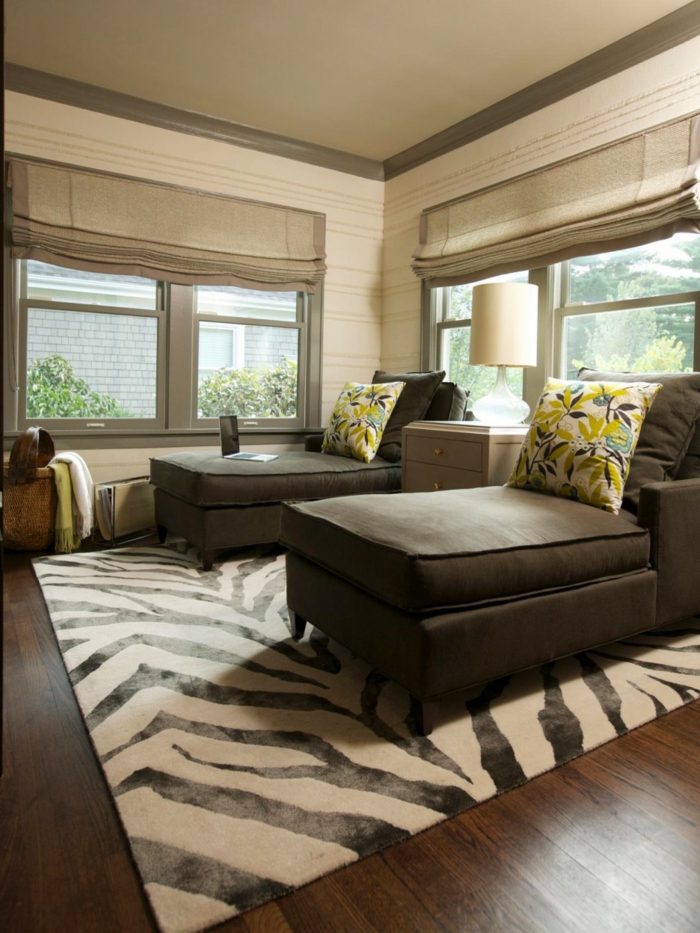 hochwertige inneneinrichtung wohnideen wohnzimmer zebra teppich blumenmuster dekokissen