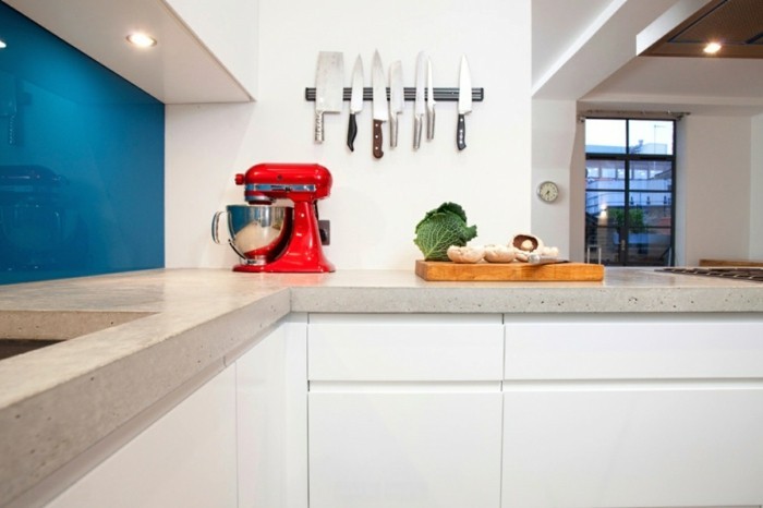 kücheneinrichtung farbige geräte minimalistische küche einrichten