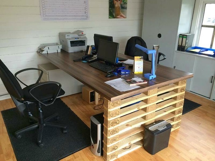 palettenmöbel-ideen wanddekoration europaletten home office büromöbel schreibtisch selber bauen