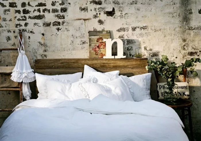 schlafzimmer ideen wandgestaltung schöne steinwand fesselt den blick