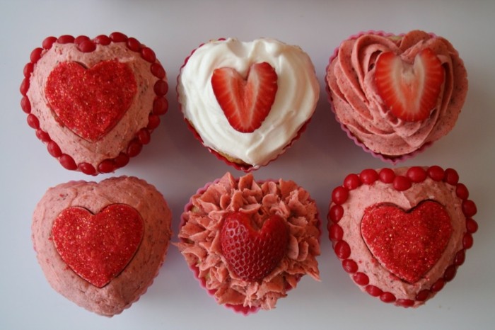 valentinstag kuchen mini kuchen erdbeeren dekoration