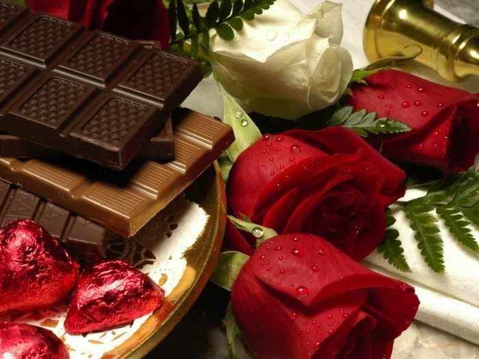 valentinstagsgeschenk ideen herzen schokolade rote rosen