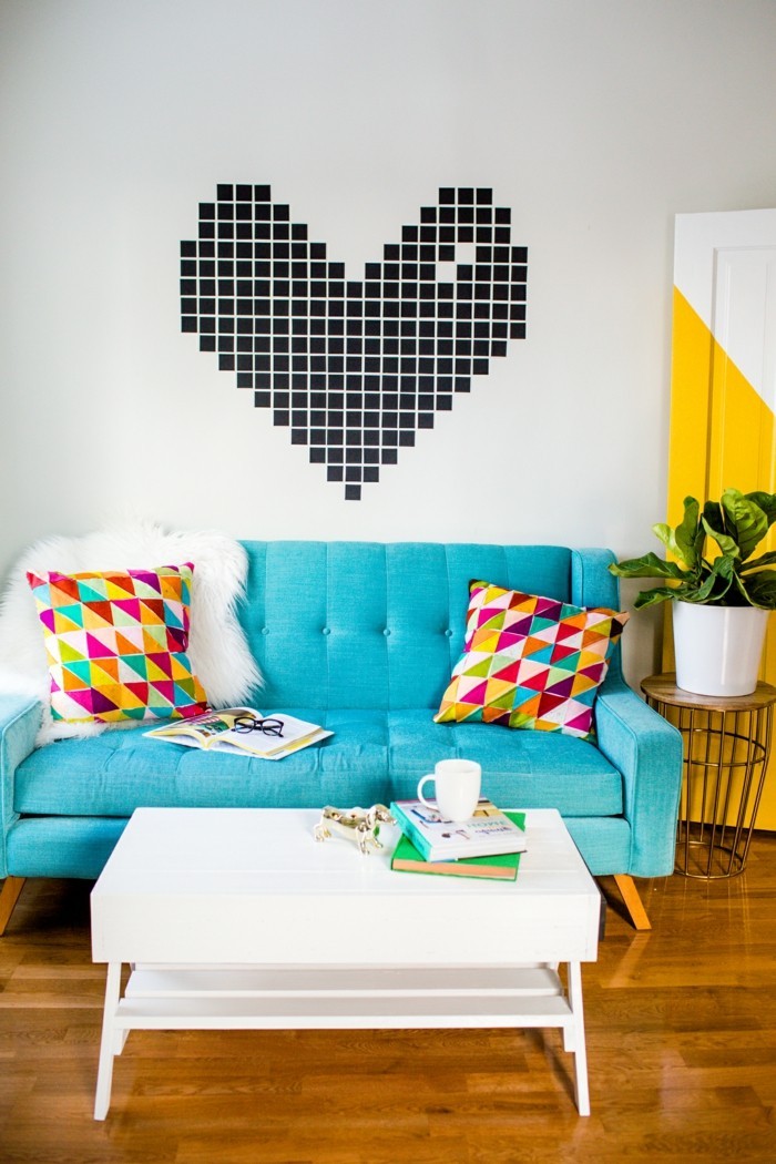 alles liebe zum valentinstag herz farbkontraste blaues sofa weißer couchtisch