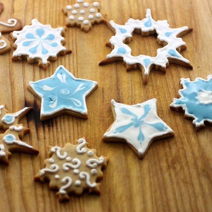kekse backen weihnachten süßigkeiten zubereiten dekorieren